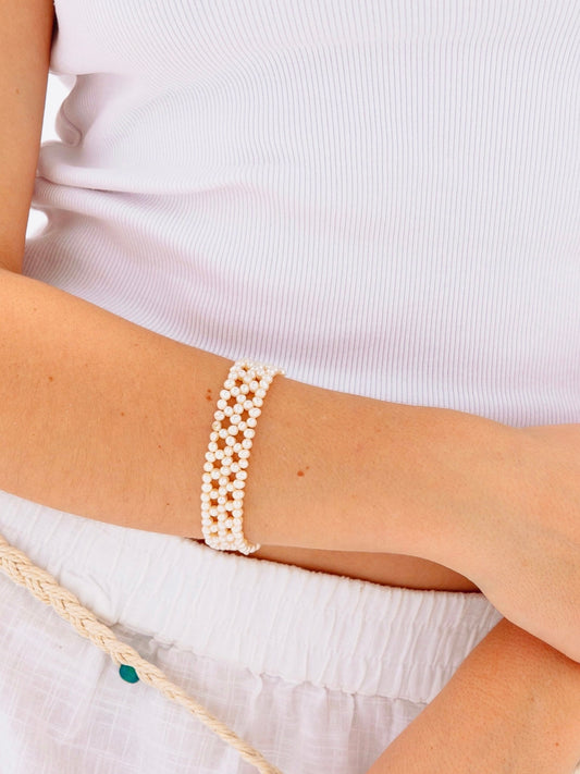 Classic Pearly White Bracelet